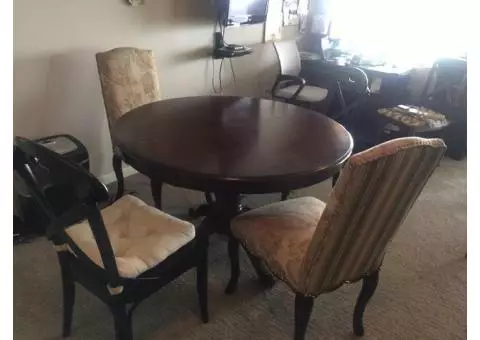 Pottery Barn Table, 4 chairs, leaf